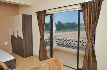 Ocean Crest Hotel